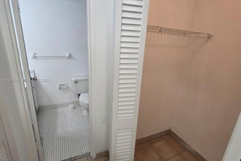 Снять в аренду квартиру в Майами-Бич, Флорида 1 спальня, 52.58м2, № 1989914 - фото 6