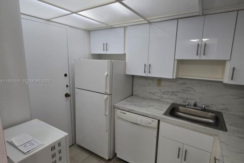 Снять в аренду квартиру в Майами-Бич, Флорида 1 спальня, 52.58м2, № 1989914 - фото 5