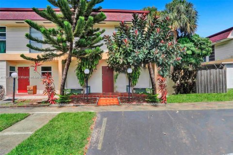 Touwnhouse à Hollywood, Floride 4 chambres, 157.93 m2 № 2079064