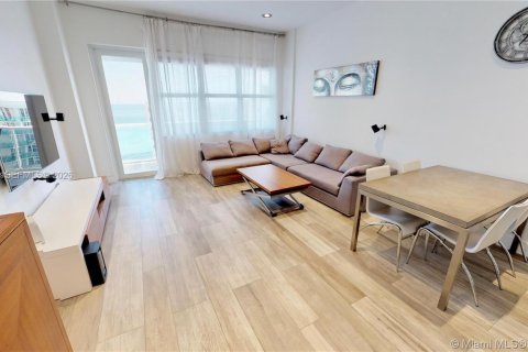 Copropriété à vendre à Hollywood, Floride: 2 chambres, 116.96 m2 № 2173134 - photo 2