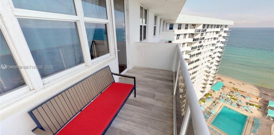 Condo à Hollywood, Floride, 2 chambres  № 2173134
