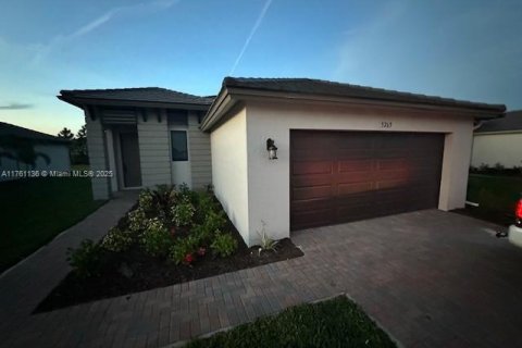 House in Ave Maria, Florida 3 bedrooms № 1860545 - photo 1