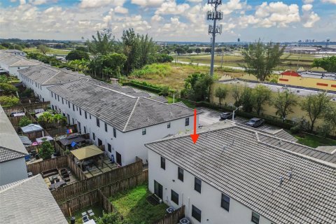 Купить таунхаус в Хомстед, Флорида 8 комнат, 186.27м2, № 2244845 - фото 9