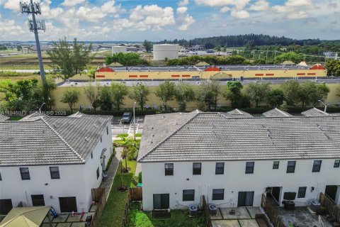 Купить таунхаус в Хомстед, Флорида 8 комнат, 186.27м2, № 2244845 - фото 8