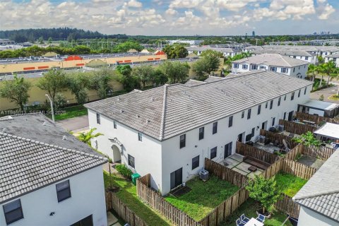 Купить таунхаус в Хомстед, Флорида 8 комнат, 186.27м2, № 2244845 - фото 6