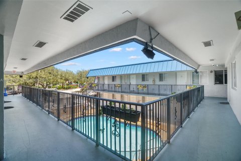 Villa ou maison à louer à Dania Beach, Floride: 2 chambres, 1149.57 m2 № 2024121 - photo 15