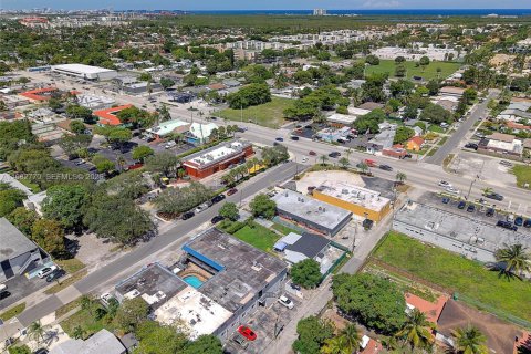 Villa ou maison à louer à Dania Beach, Floride: 2 chambres, 1149.57 m2 № 2024121 - photo 24