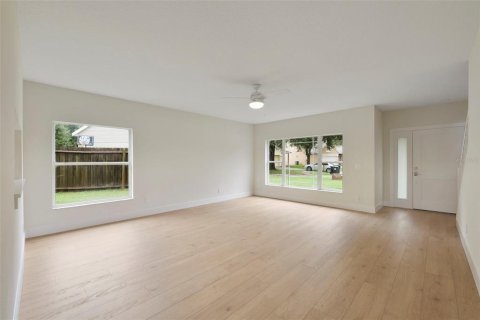 Villa ou maison à vendre à Orlando, Floride: 4 chambres, 186.55 m2 № 2419382 - photo 5