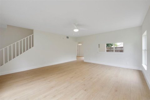 Villa ou maison à vendre à Orlando, Floride: 4 chambres, 186.55 m2 № 2419382 - photo 4