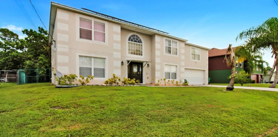 Casa en Port St. Lucie, Florida 5 dormitorios, 287.72 m2 № 2338083