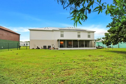 Casa en venta en Port St. Lucie, Florida, 5 dormitorios, 287.72 m2 № 2338083 - foto 3