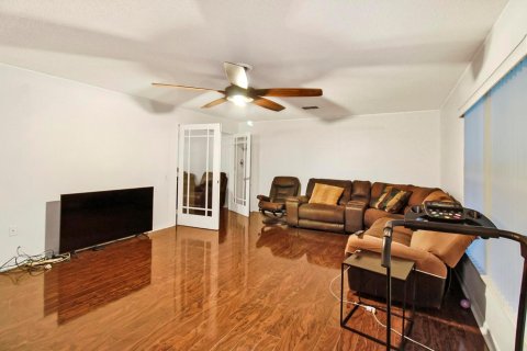 Casa en venta en Port St. Lucie, Florida, 5 dormitorios, 287.72 m2 № 2338083 - foto 18