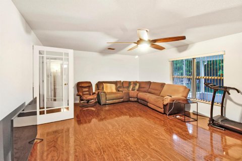 Casa en venta en Port St. Lucie, Florida, 5 dormitorios, 287.72 m2 № 2338083 - foto 10