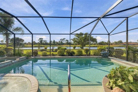 House in North Port, Florida 3 bedrooms, 208.75 sq.m. № 2388764 - photo 2