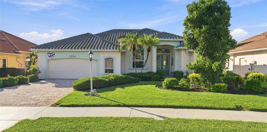 House in North Port, Florida 3 bedrooms, 208.75 sq.m. № 2388764