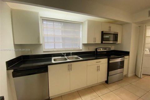 Condo in Homestead, Florida, 2 bedrooms  № 1399922 - photo 3