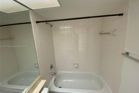 Condo in Homestead, Florida, 2 bedrooms  № 1399922 - photo 13