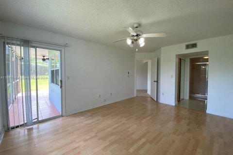 Condo in Homestead, Florida, 2 bedrooms  № 1399922 - photo 5