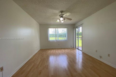 Condo in Homestead, Florida, 2 bedrooms  № 1399922 - photo 6