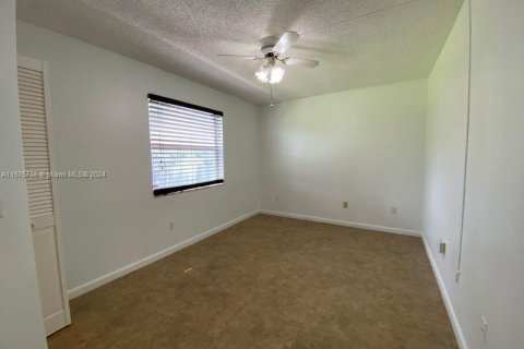 Condo in Homestead, Florida, 2 bedrooms  № 1399922 - photo 11