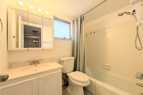 Condo in Bradenton, Florida, 2 bedrooms  № 2212254 - photo 15