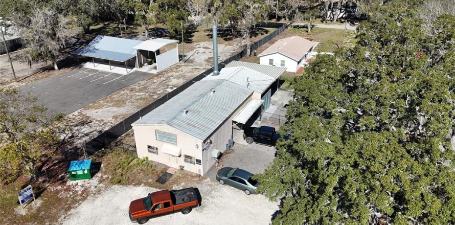 Commercial property in Mascotte, Florida 108.7 sq.m. № 2103202