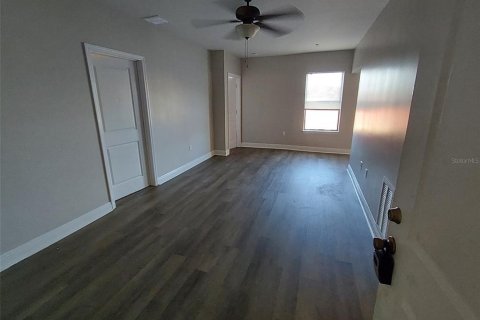 Propiedad comercial en venta en Umatilla, Florida, 929.02 m2 № 2316444 - foto 8