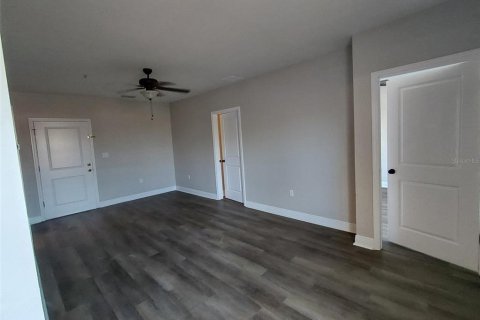Propiedad comercial en venta en Umatilla, Florida, 929.02 m2 № 2316444 - foto 9