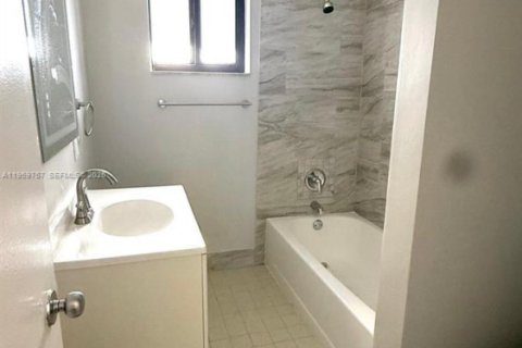 Touwnhouse à louer à Sweetwater, Floride: 3 chambres, 96.99 m2 № 2019981 - photo 11