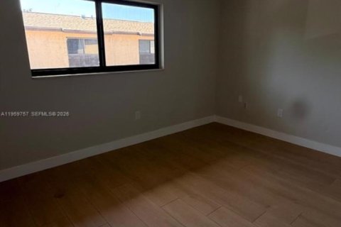 Touwnhouse à louer à Sweetwater, Floride: 3 chambres, 96.99 m2 № 2019981 - photo 5