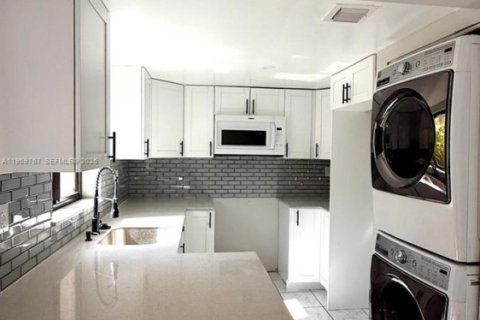 Touwnhouse à Sweetwater, Floride 3 chambres, 96.99 m2 № 2019981