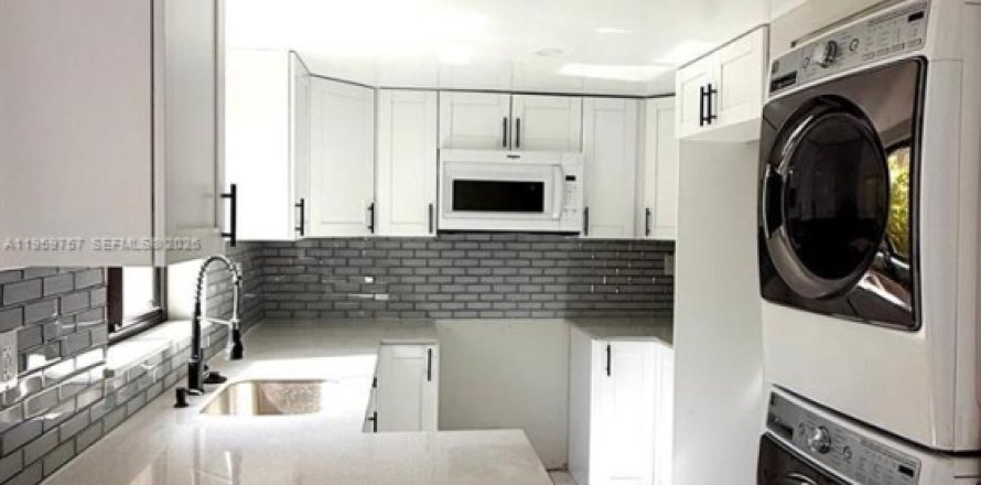 Touwnhouse à Sweetwater, Floride 3 chambres, 96.99 m2 № 2019981