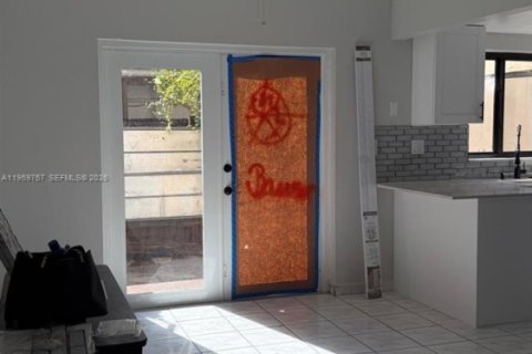 Touwnhouse à louer à Sweetwater, Floride: 3 chambres, 96.99 m2 № 2019981 - photo 8