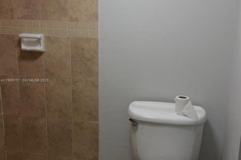 Touwnhouse à louer à Sweetwater, Floride: 3 chambres, 96.99 m2 № 2019981 - photo 9