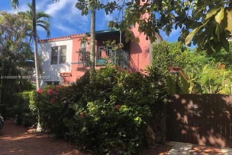 Снять в аренду виллу или дом в Майами, Флорида 3 спальни, 127.18м2, № 1950147 - фото 1