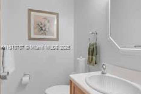 Casa en venta en Miami, Florida, 4 dormitorios, 311.41 m2 № 1968937 - foto 24