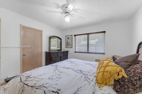 Casa en venta en Miami, Florida, 4 dormitorios, 311.41 m2 № 1968937 - foto 22