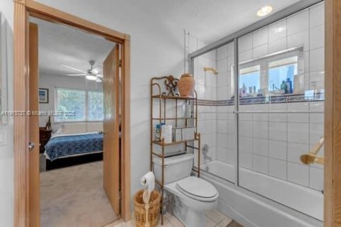 Casa en venta en Miami, Florida, 4 dormitorios, 311.41 m2 № 1968937 - foto 23