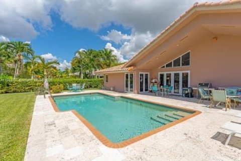 Casa en venta en Miami, Florida, 4 dormitorios, 311.41 m2 № 1968937 - foto 28