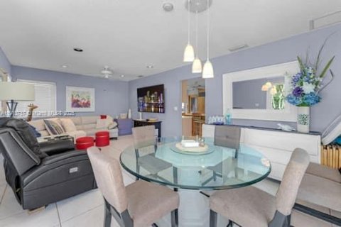 Casa en venta en Miami, Florida, 4 dormitorios, 311.41 m2 № 1968937 - foto 14