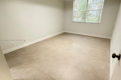 Copropriété à louer à Coral Springs, Floride: 3 chambres, 113.81 m2 № 1947254 - photo 2