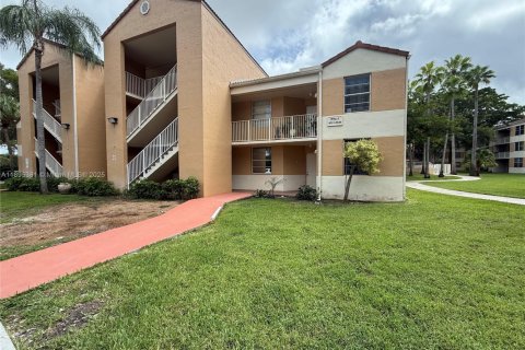 Copropriété à louer à Coral Springs, Floride: 3 chambres, 113.81 m2 № 1947254 - photo 1