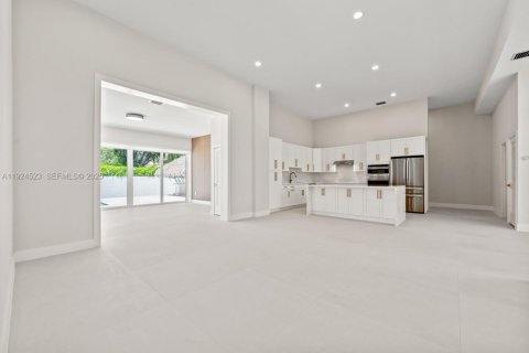 Villa ou maison à vendre à Palmetto Bay, Floride: 5 chambres, 312.15 m2 № 1989311 - photo 4