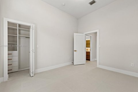 Villa ou maison à vendre à Palmetto Bay, Floride: 5 chambres, 312.15 m2 № 1989311 - photo 28
