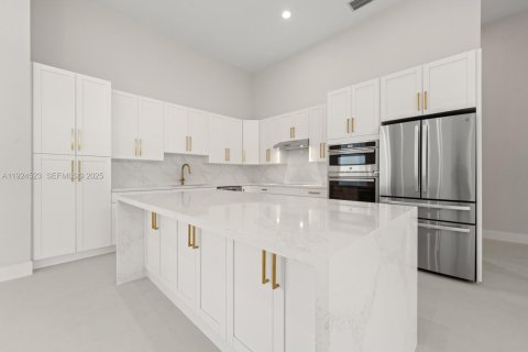 Villa ou maison à vendre à Palmetto Bay, Floride: 5 chambres, 312.15 m2 № 1989311 - photo 10