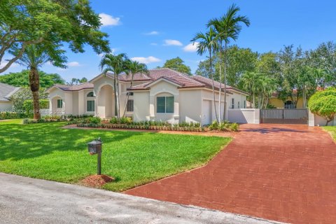 Villa ou maison à vendre à Palmetto Bay, Floride: 5 chambres, 312.15 m2 № 1989311 - photo 2