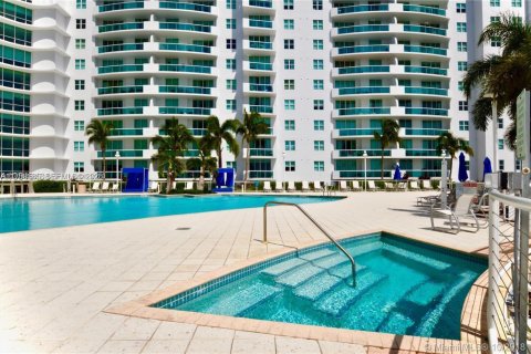 Copropriété à louer à North Bay Village, Floride: 2 chambres, 116.22 m2 № 2332487 - photo 25