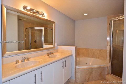 Copropriété à louer à North Bay Village, Floride: 2 chambres, 116.22 m2 № 2332487 - photo 18