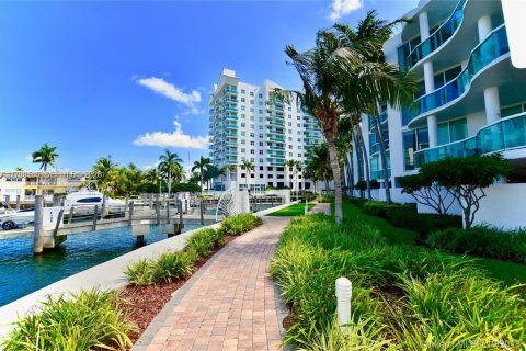 Copropriété à louer à North Bay Village, Floride: 2 chambres, 116.22 m2 № 2332487 - photo 29