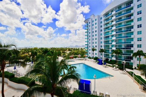 Copropriété à louer à North Bay Village, Floride: 2 chambres, 116.22 m2 № 2332487 - photo 16